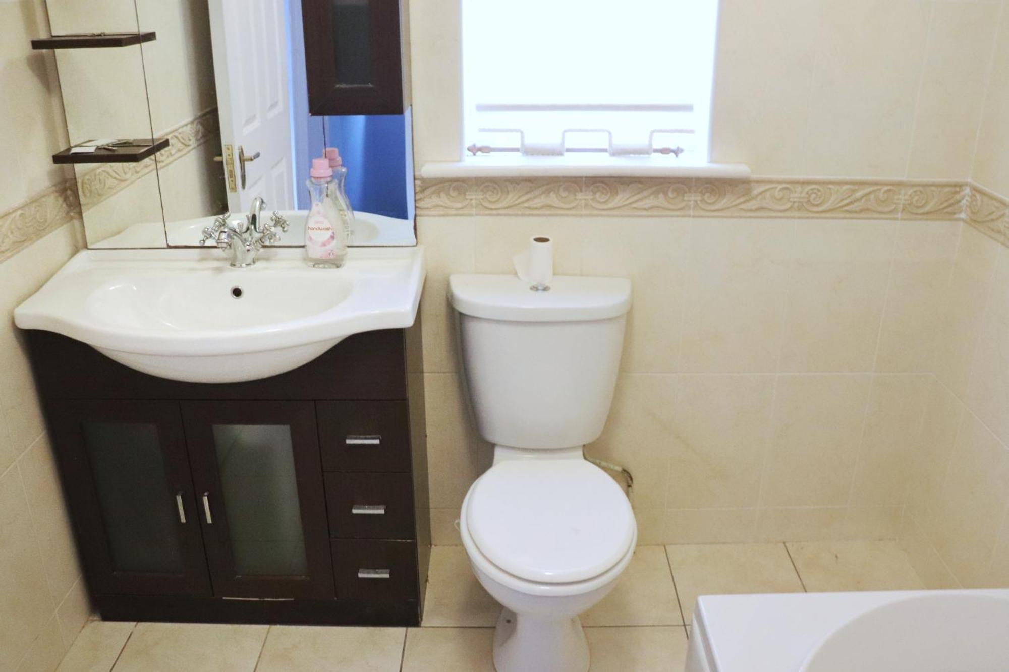 Deluxe Dwelling - 15 Mins From Cork City/Airport Apartment Exterior photo
